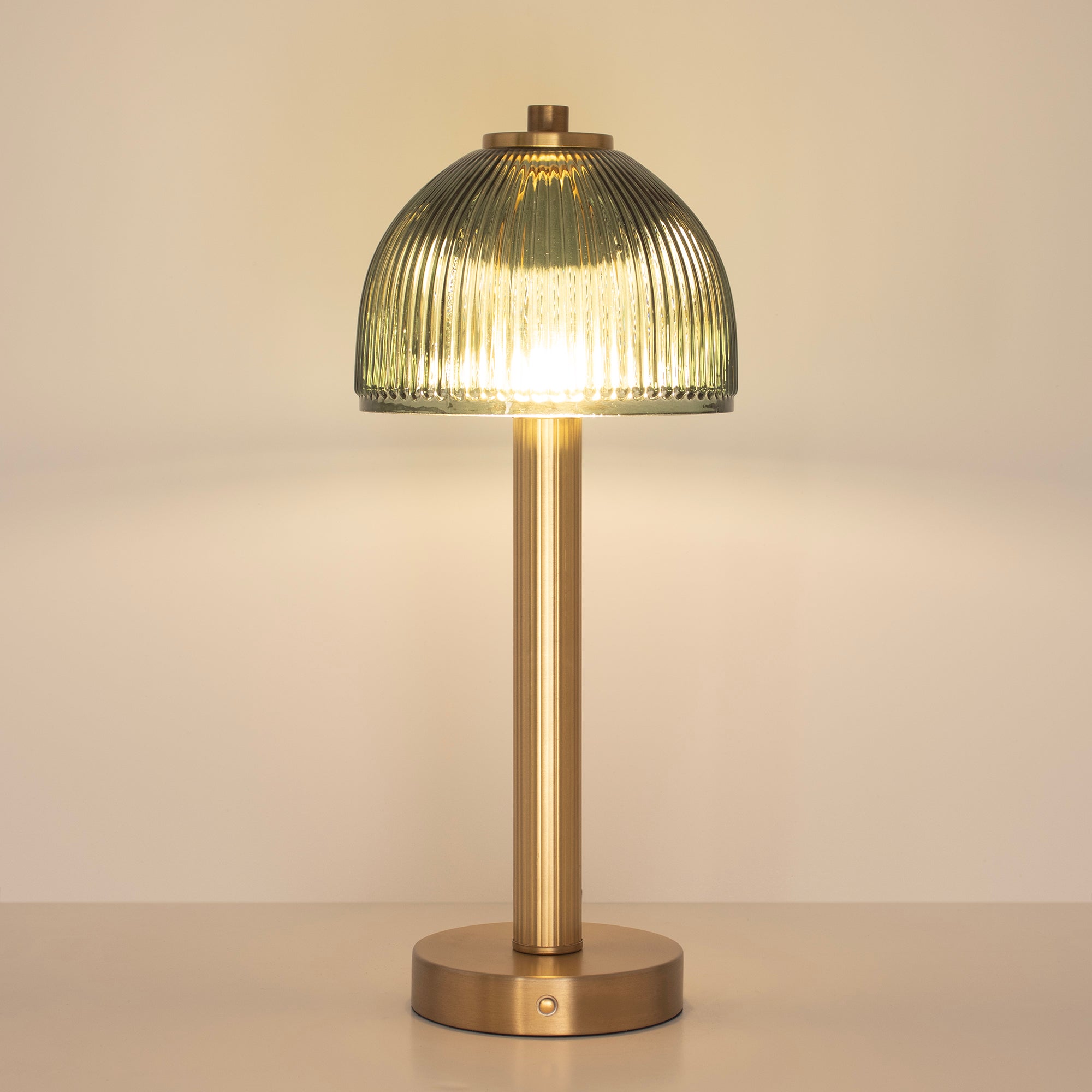 Wiederaufladbare Lampe aus grünem Glas