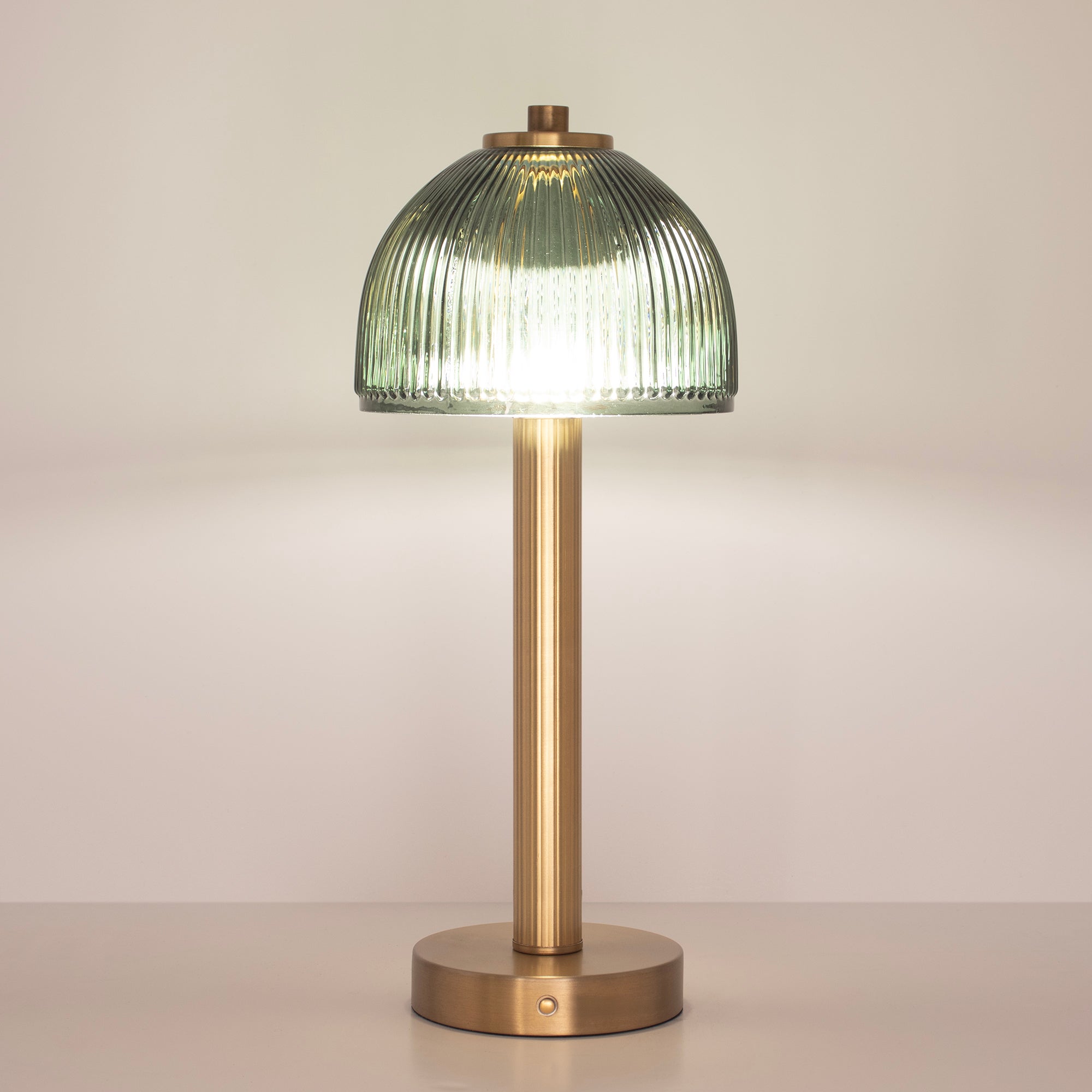 Wiederaufladbare Lampe aus grünem Glas