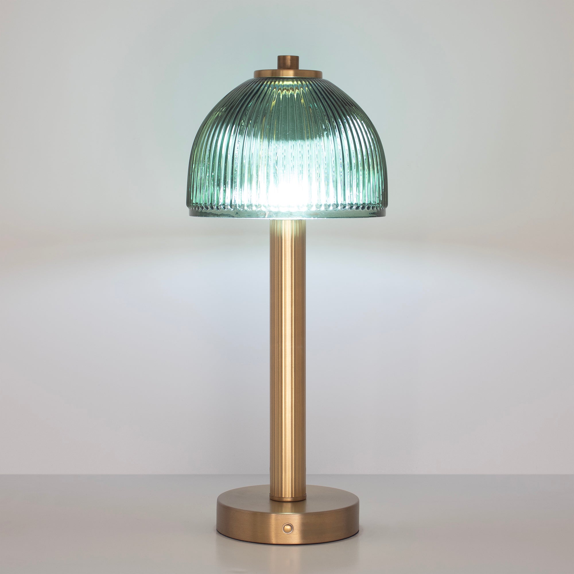 Wiederaufladbare Lampe aus grünem Glas