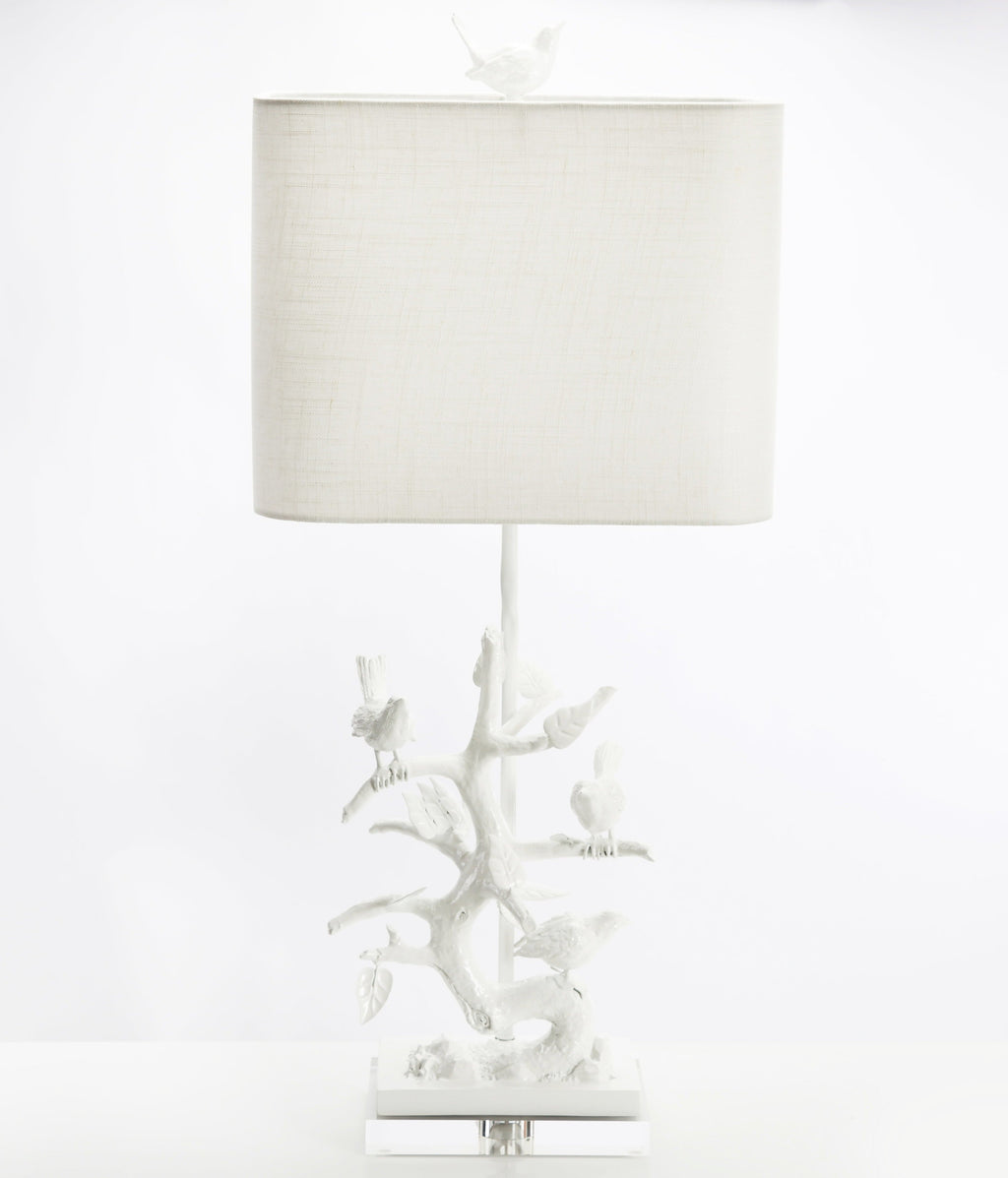 Vogel auf Abzweigtischlampe