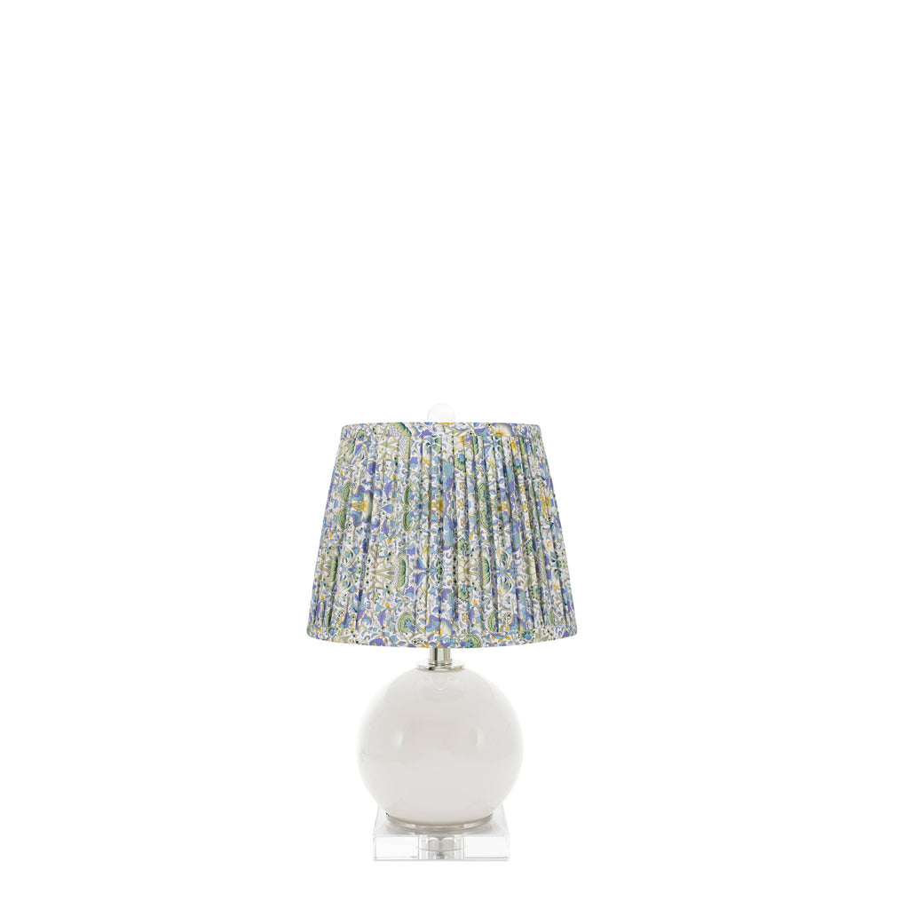 Milchig Weiße Delia Accent Lampe - mit Hand Pleated Floral Shade