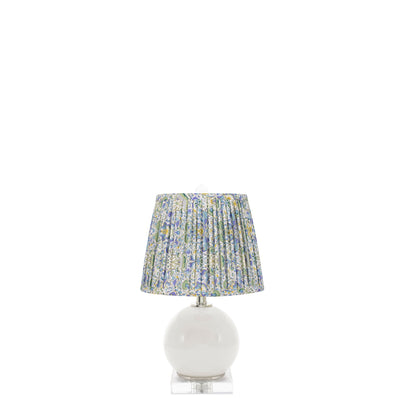 Milchig Weiße Delia Accent Lampe - mit Hand Pleated Floral Shade