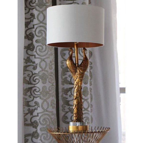 Goldene Pfauentischlampe